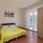 2 Bedroom Front In Apartmán Jadranovo