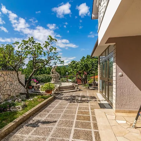 2 Bedroom Front In Jadranovo