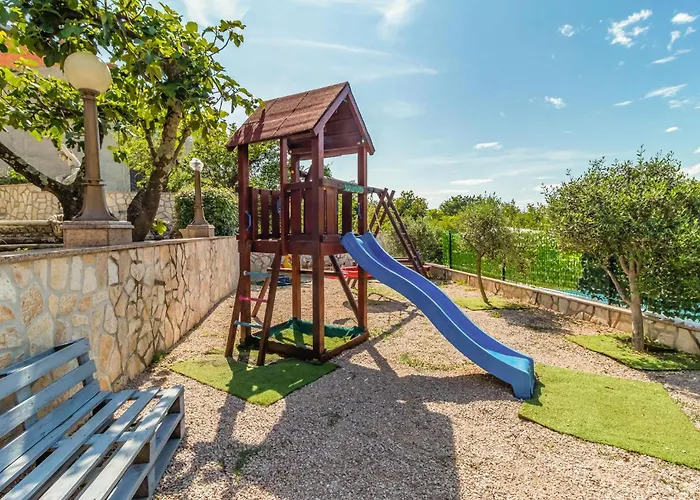 Apartman Lovely In With Wifi Jadranovo