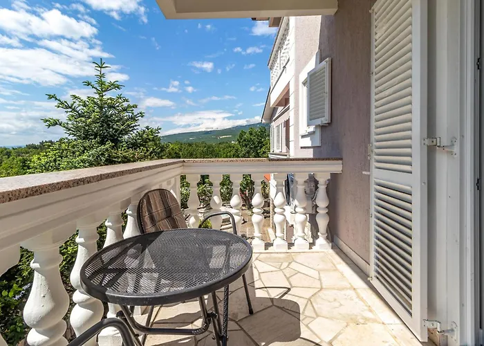 Apartman Lovely In With Wifi Jadranovo