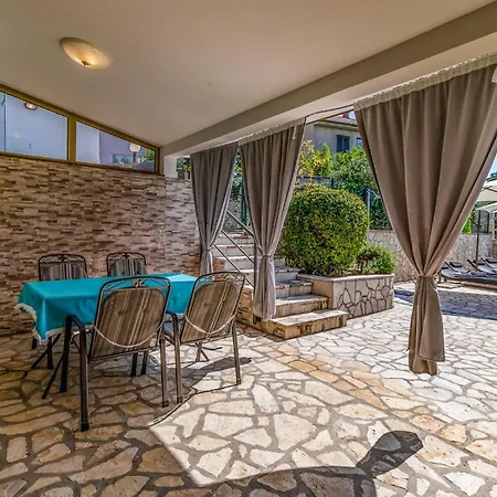 2 Bedroom Front In Διαμέρισμα